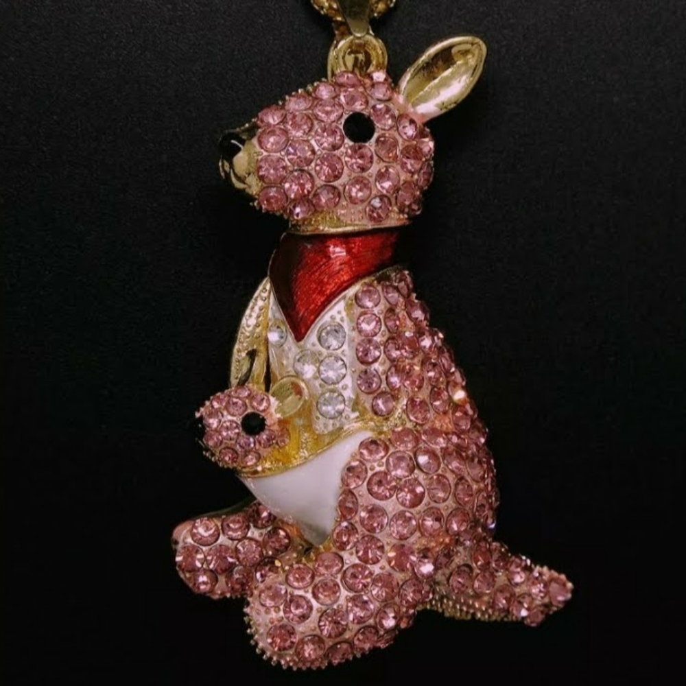 ❤Pretty! Pink Crystal Kangaroo Charm w/Free Chain - Picture 9 of 9